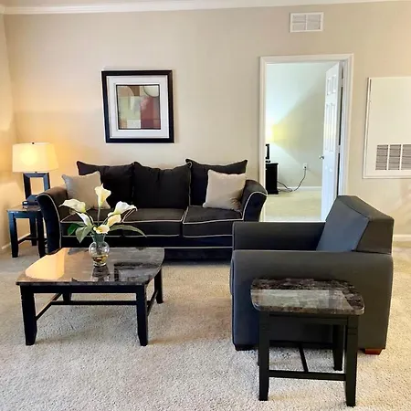 Specious 2-Bedroom Luxury Condo By The Water